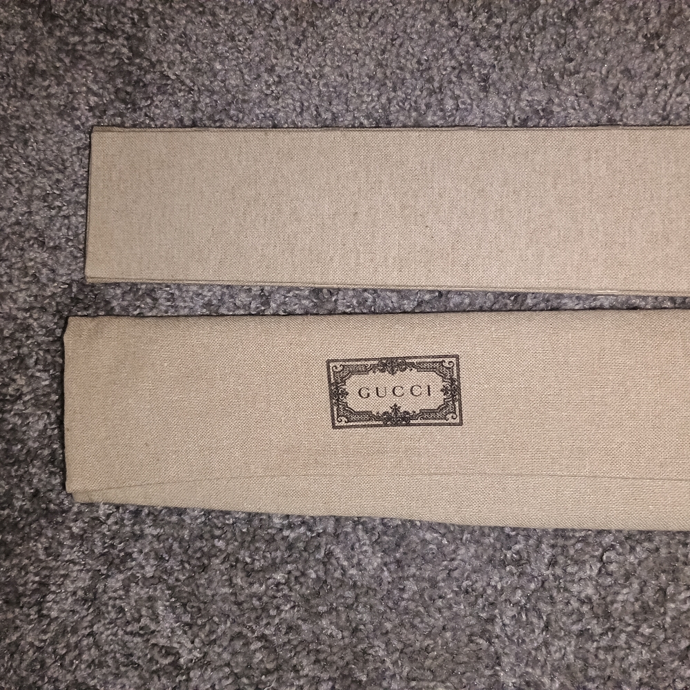 Gucci Tan You Put The Jewelry On It And In The Bag